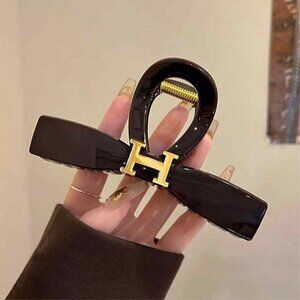 NEW!  Iconic Designer Letter H Logo Black Gold Hair Claw Clip
